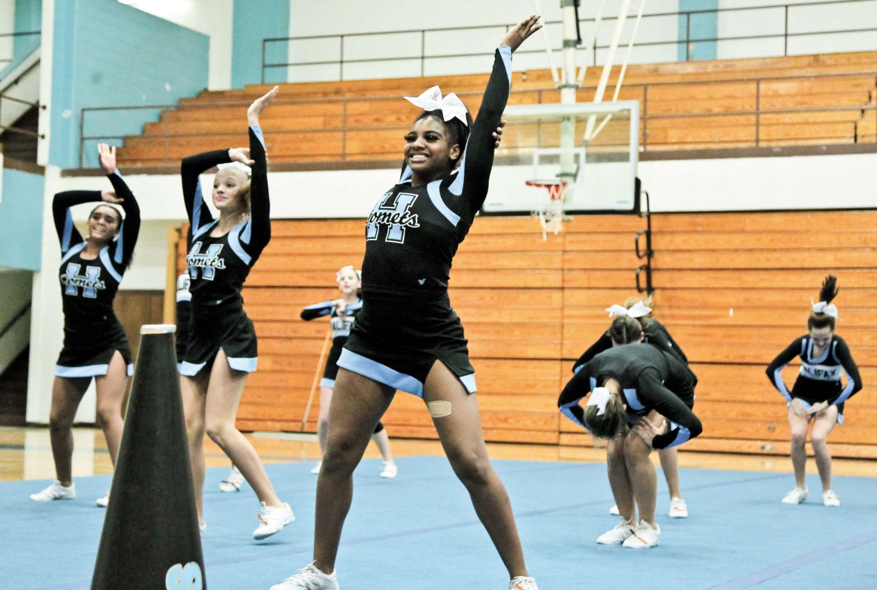 CHEER 4.jpg